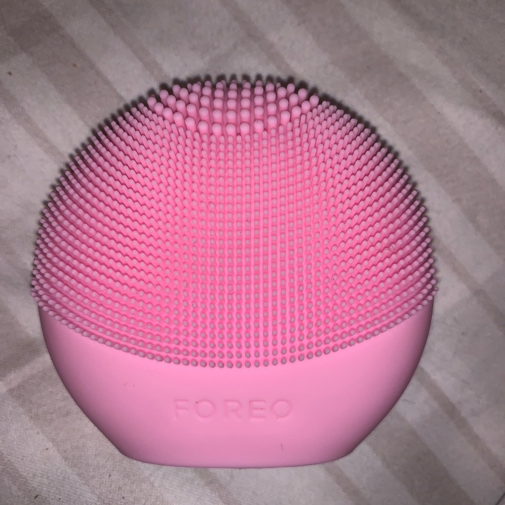 FOREO facial brush